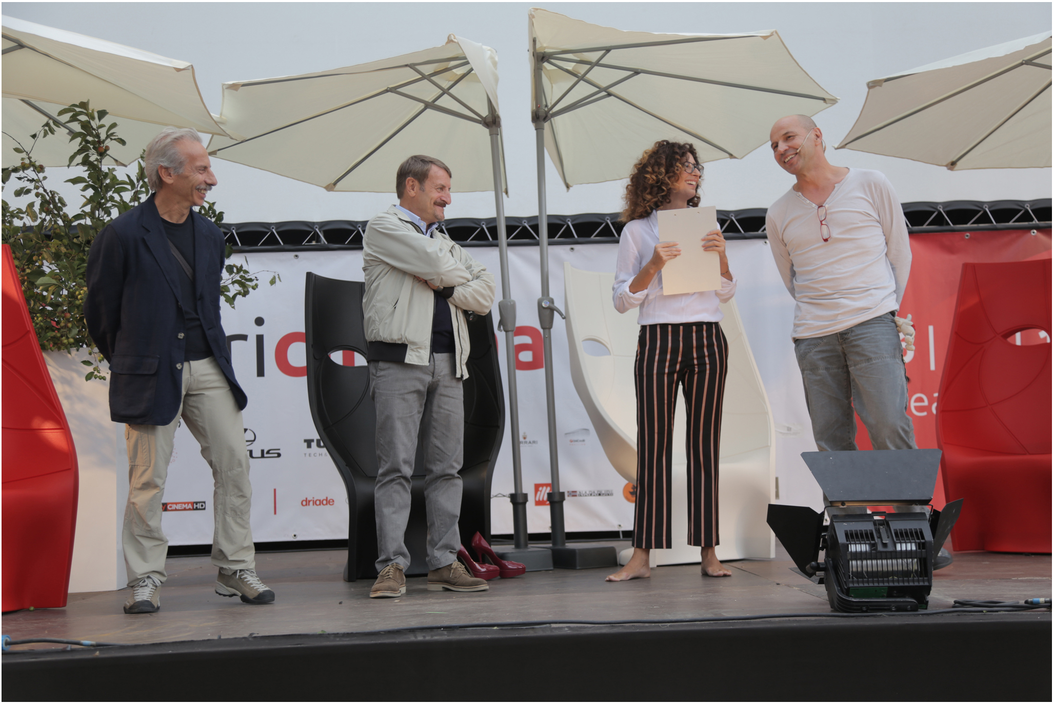 Aldo, Gioavanni e Giacomo sul palco con Teresa Mannino